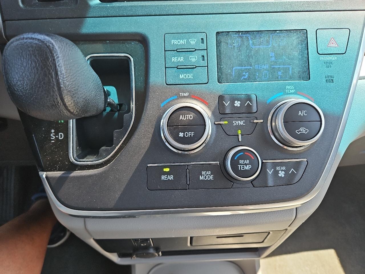 Toyota Sienna LE 8-Passenger 2017