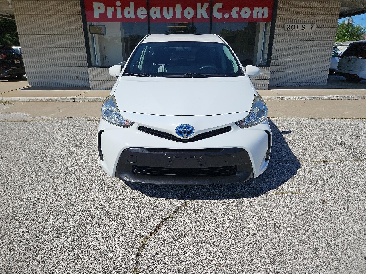 Toyota Prius V Two 2017