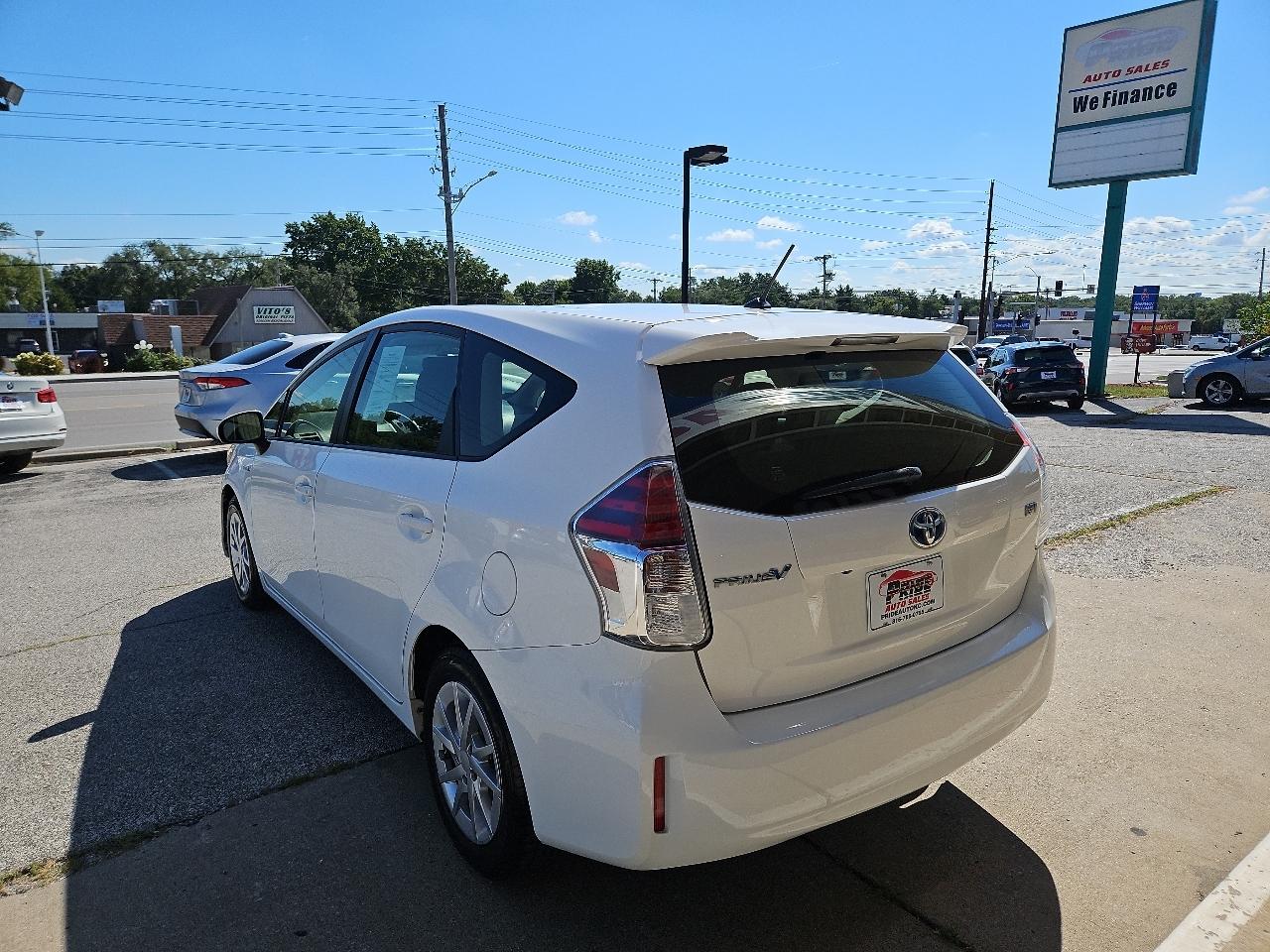 Toyota Prius V Two 2017