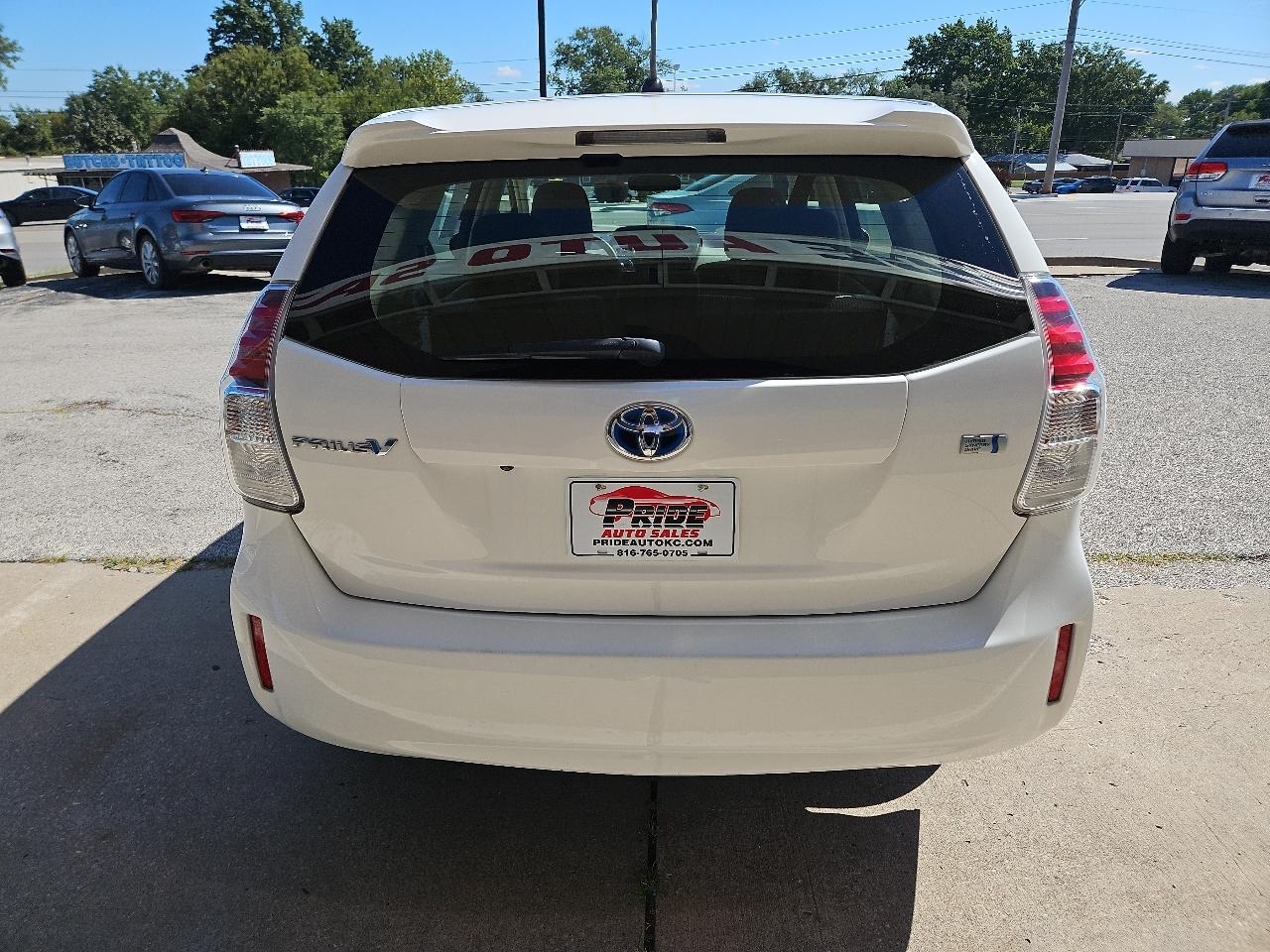 Toyota Prius V Two 2017