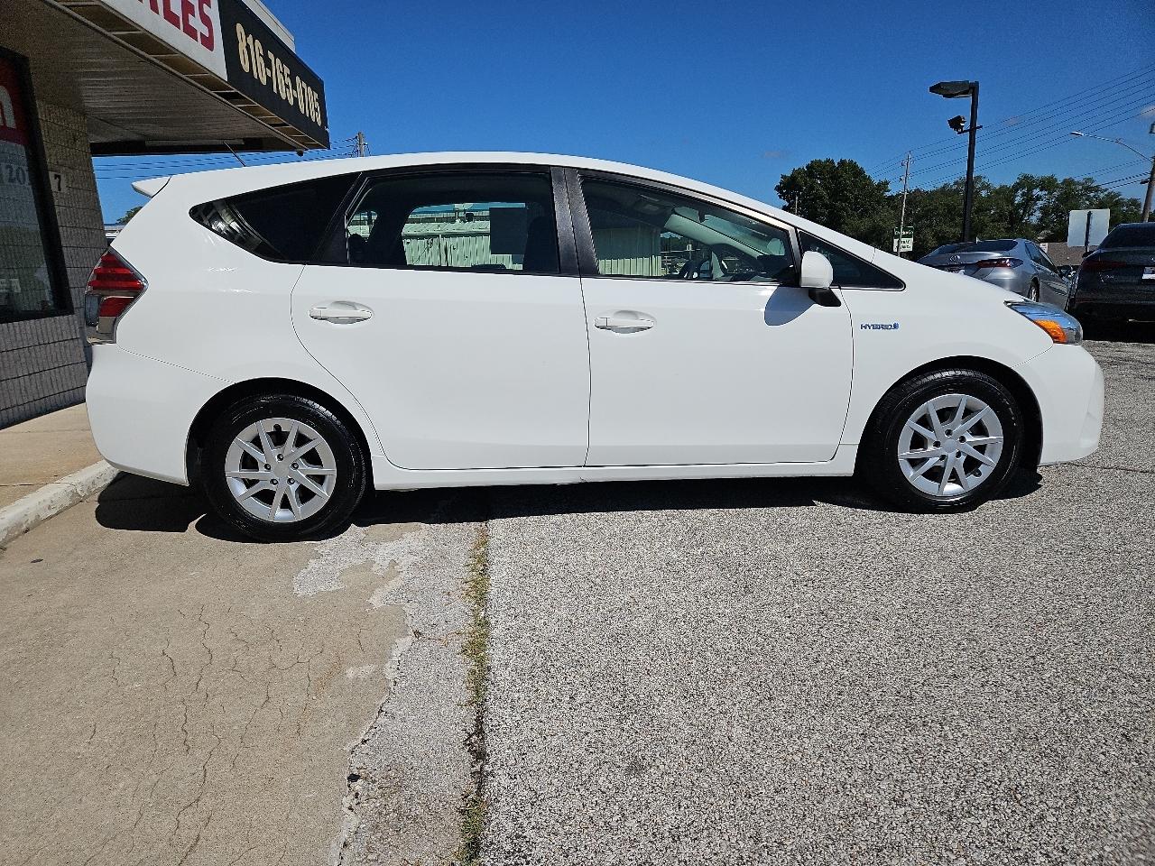 Toyota Prius V Two 2017