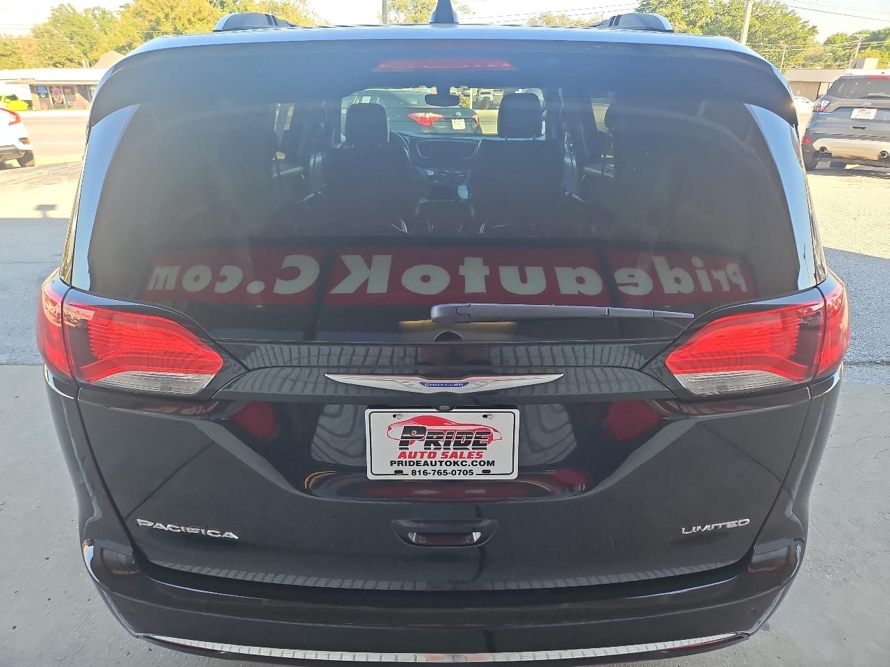 Chrysler Pacifica Limited 2018