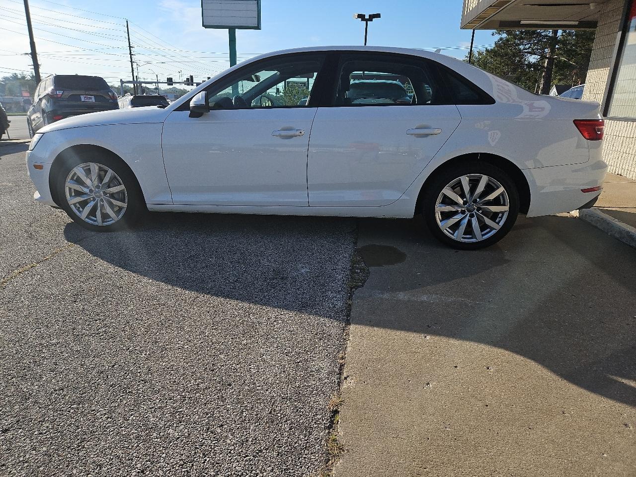Audi A4 2.0T Premium Sedan 2017