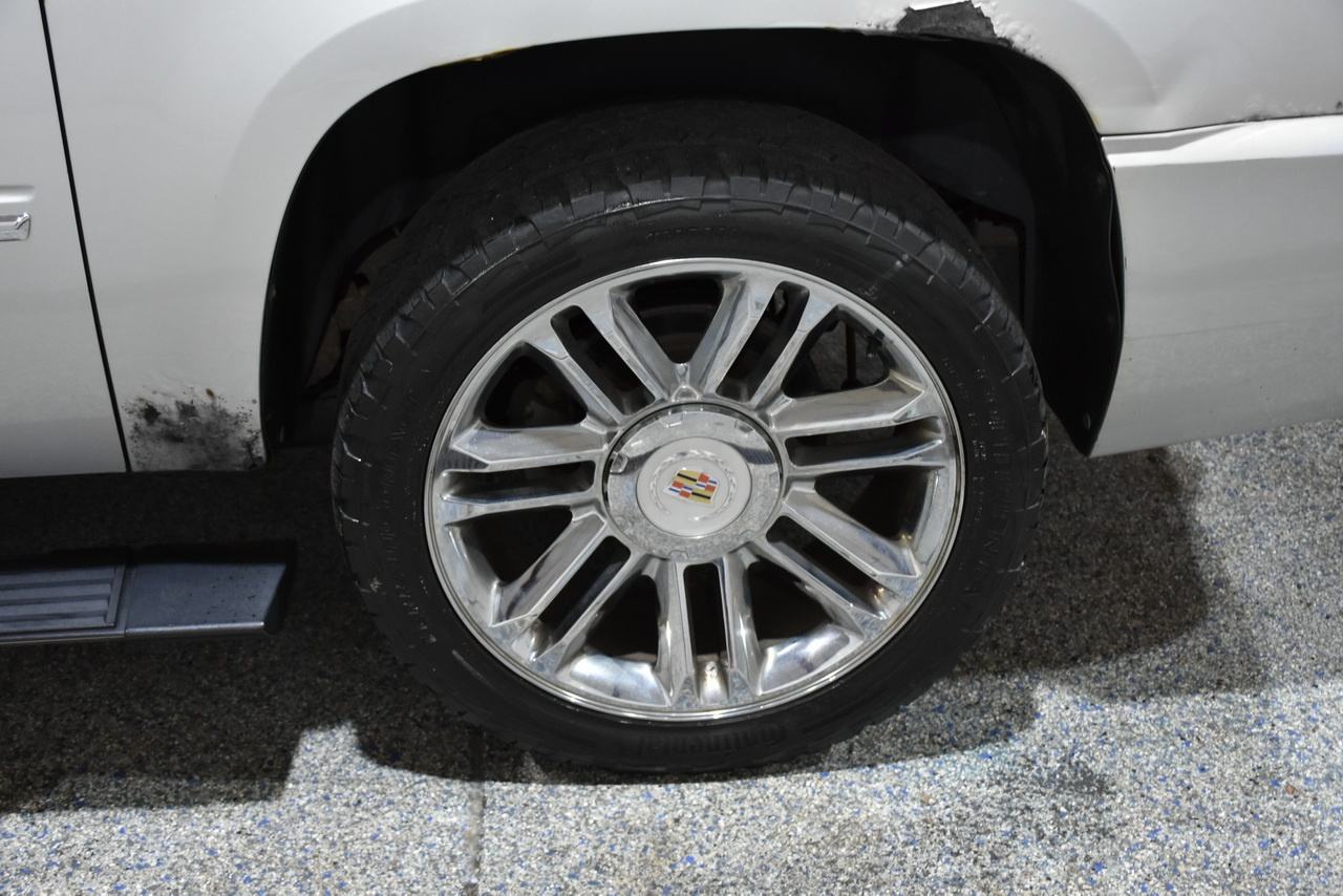 Cadillac Escalade ESV AWD Premium 2011 Cadillac Escalade ESV AWD Premium 2011