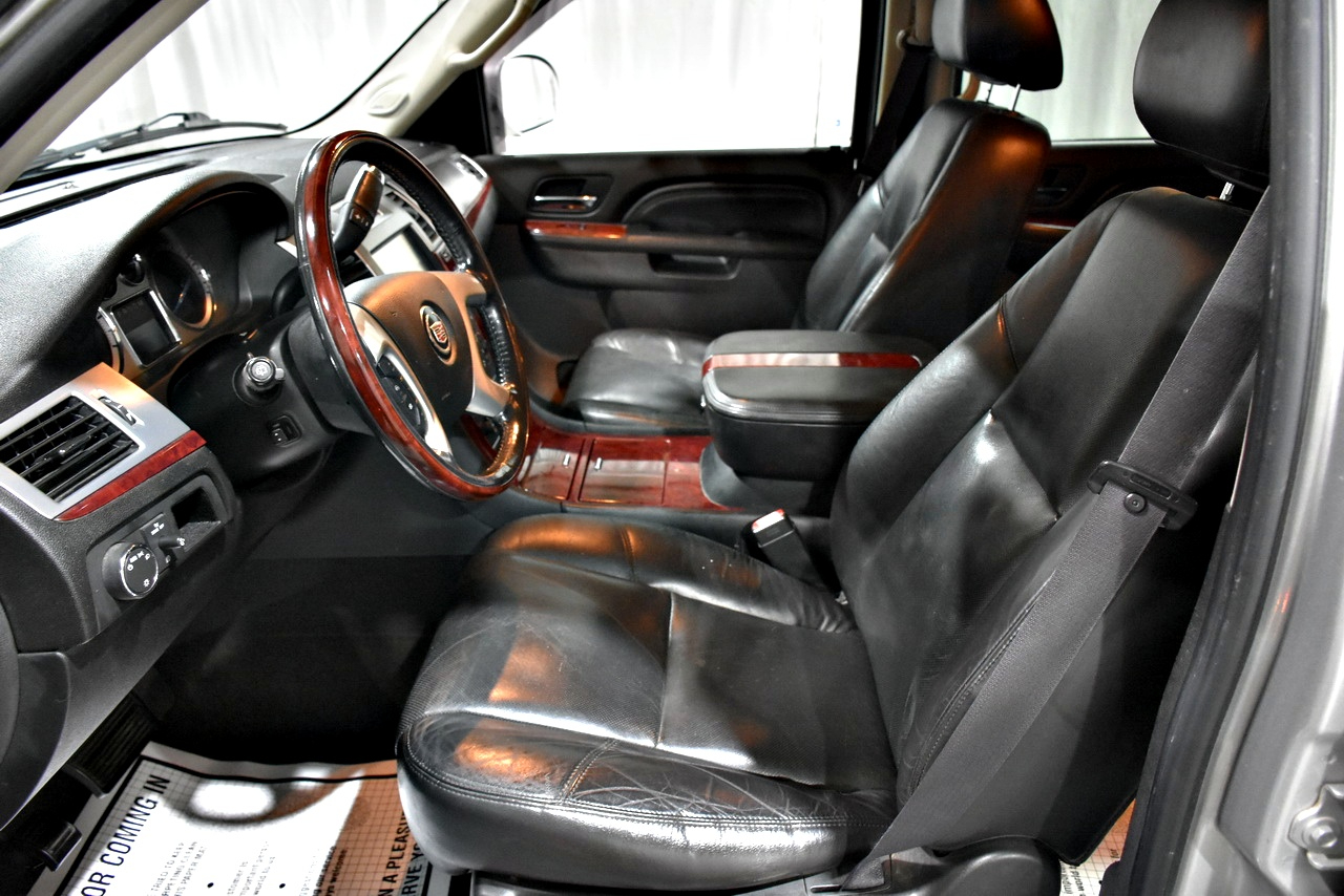 Cadillac Escalade ESV AWD Premium 2011 Cadillac Escalade ESV AWD Premium 2011