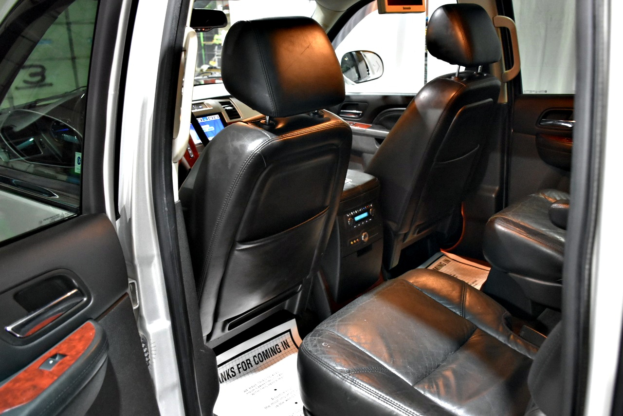 Cadillac Escalade ESV AWD Premium 2011 Cadillac Escalade ESV AWD Premium 2011