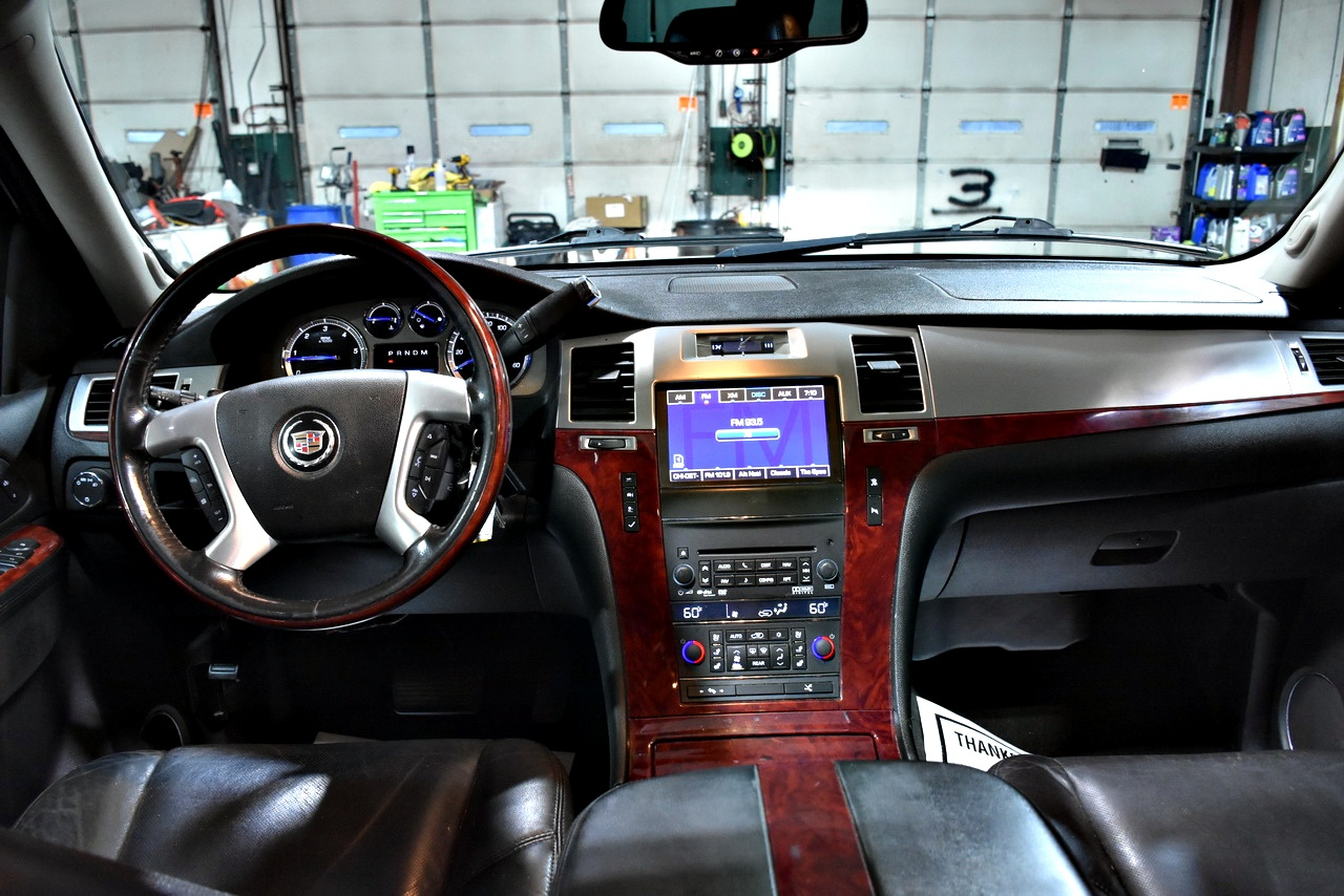 Cadillac Escalade ESV AWD Premium 2011 Cadillac Escalade ESV AWD Premium 2011