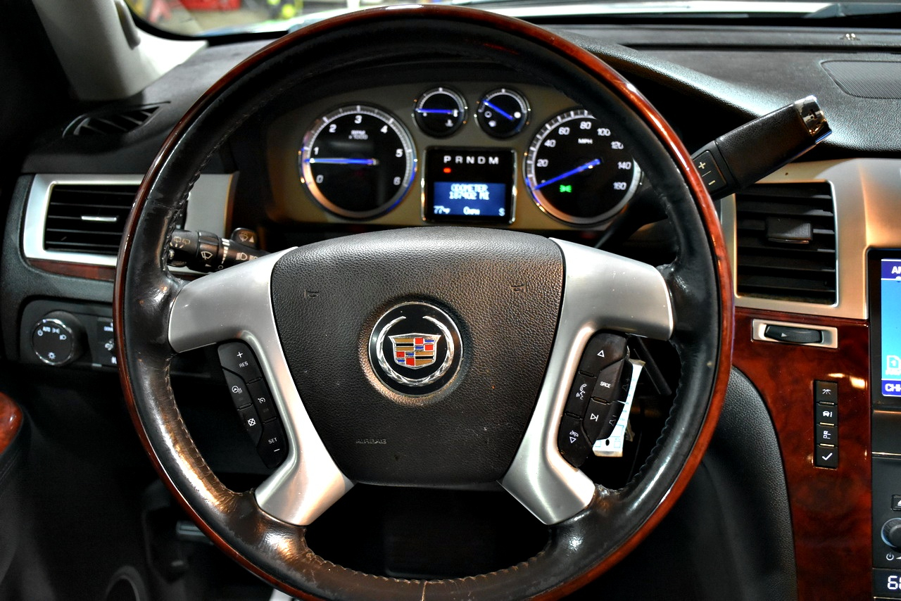 Cadillac Escalade ESV AWD Premium 2011 Cadillac Escalade ESV AWD Premium 2011