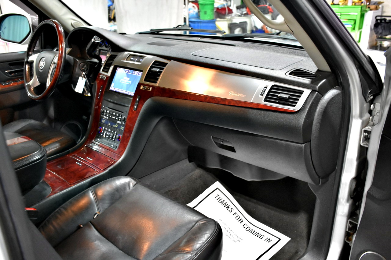 Cadillac Escalade ESV AWD Premium 2011 Cadillac Escalade ESV AWD Premium 2011