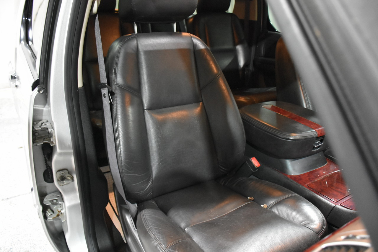 Cadillac Escalade ESV AWD Premium 2011 Cadillac Escalade ESV AWD Premium 2011