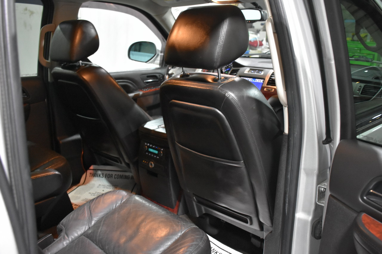 Cadillac Escalade ESV AWD Premium 2011 Cadillac Escalade ESV AWD Premium 2011