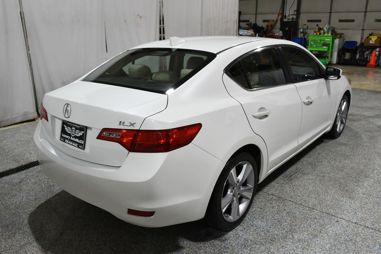 Acura ILX 5-Spd AT w/ Premium Package 2013 Acura ILX 5-Spd AT w/ Premium Package 2013