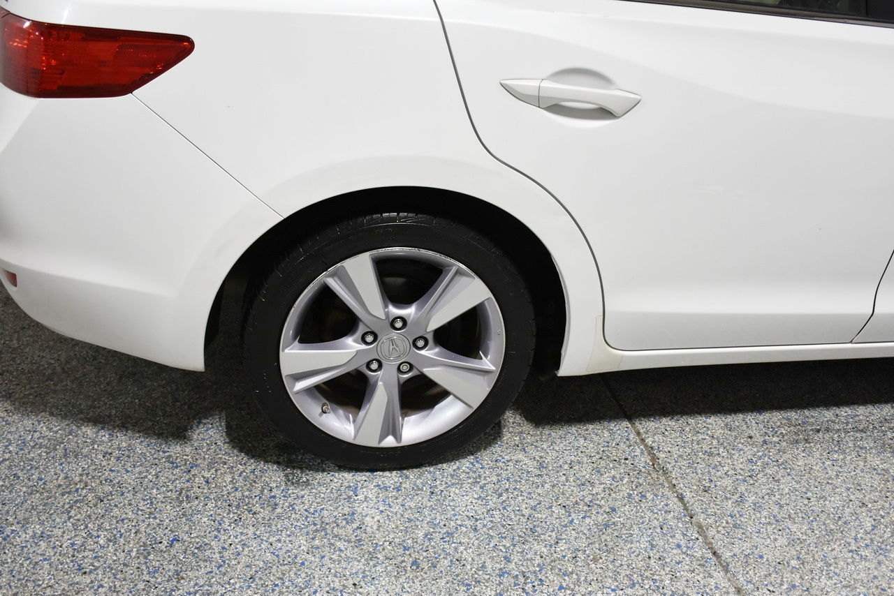 Acura ILX 5-Spd AT w/ Premium Package 2013 Acura ILX 5-Spd AT w/ Premium Package 2013