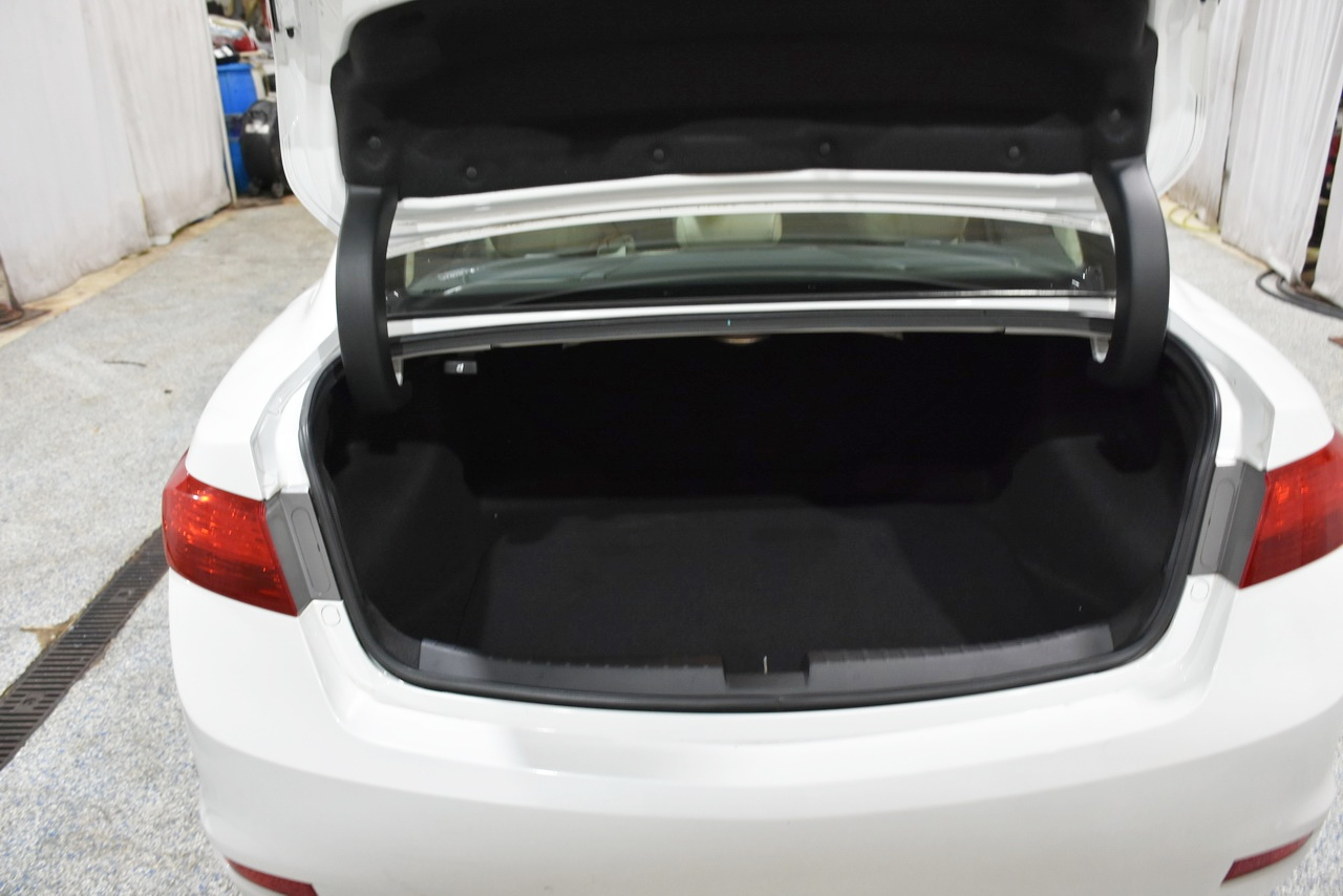 Acura ILX 5-Spd AT w/ Premium Package 2013 Acura ILX 5-Spd AT w/ Premium Package 2013