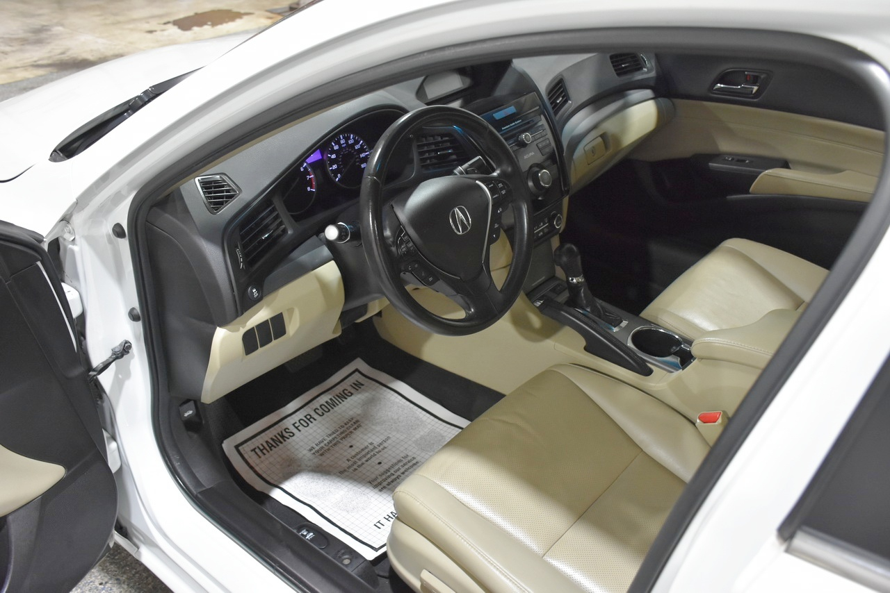 Acura ILX 5-Spd AT w/ Premium Package 2013 Acura ILX 5-Spd AT w/ Premium Package 2013