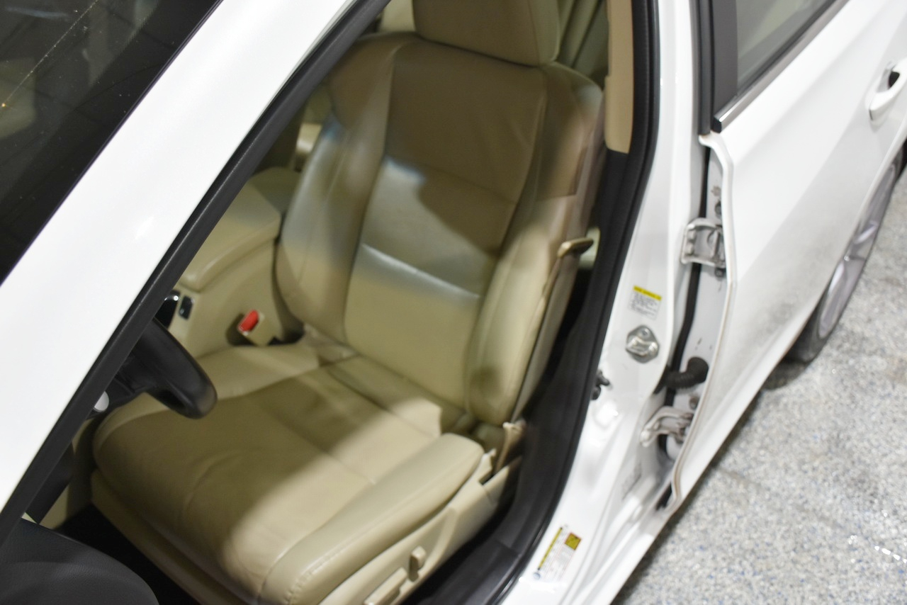Acura ILX 5-Spd AT w/ Premium Package 2013 Acura ILX 5-Spd AT w/ Premium Package 2013