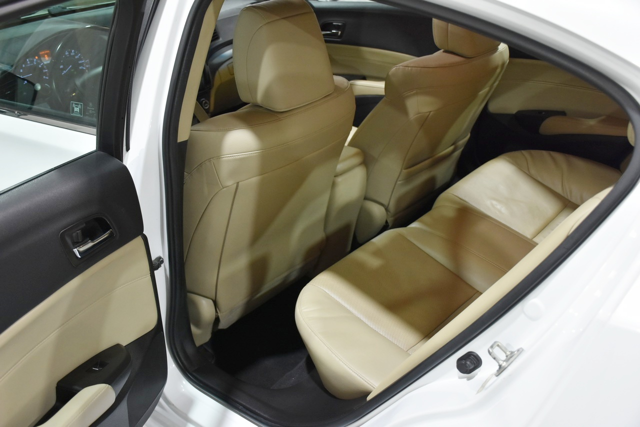 Acura ILX 5-Spd AT w/ Premium Package 2013 Acura ILX 5-Spd AT w/ Premium Package 2013