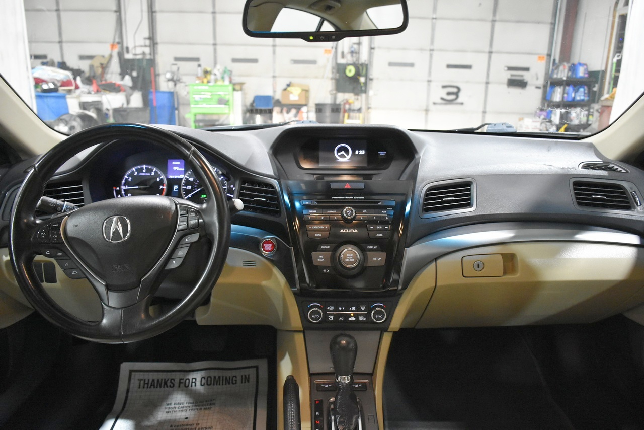 Acura ILX 5-Spd AT w/ Premium Package 2013 Acura ILX 5-Spd AT w/ Premium Package 2013