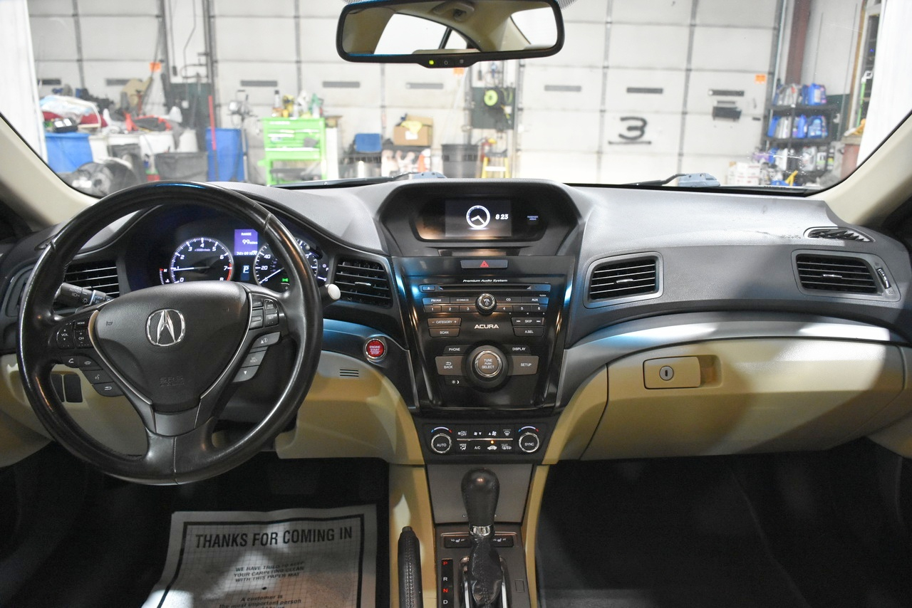 Acura ILX 5-Spd AT w/ Premium Package 2013 Acura ILX 5-Spd AT w/ Premium Package 2013