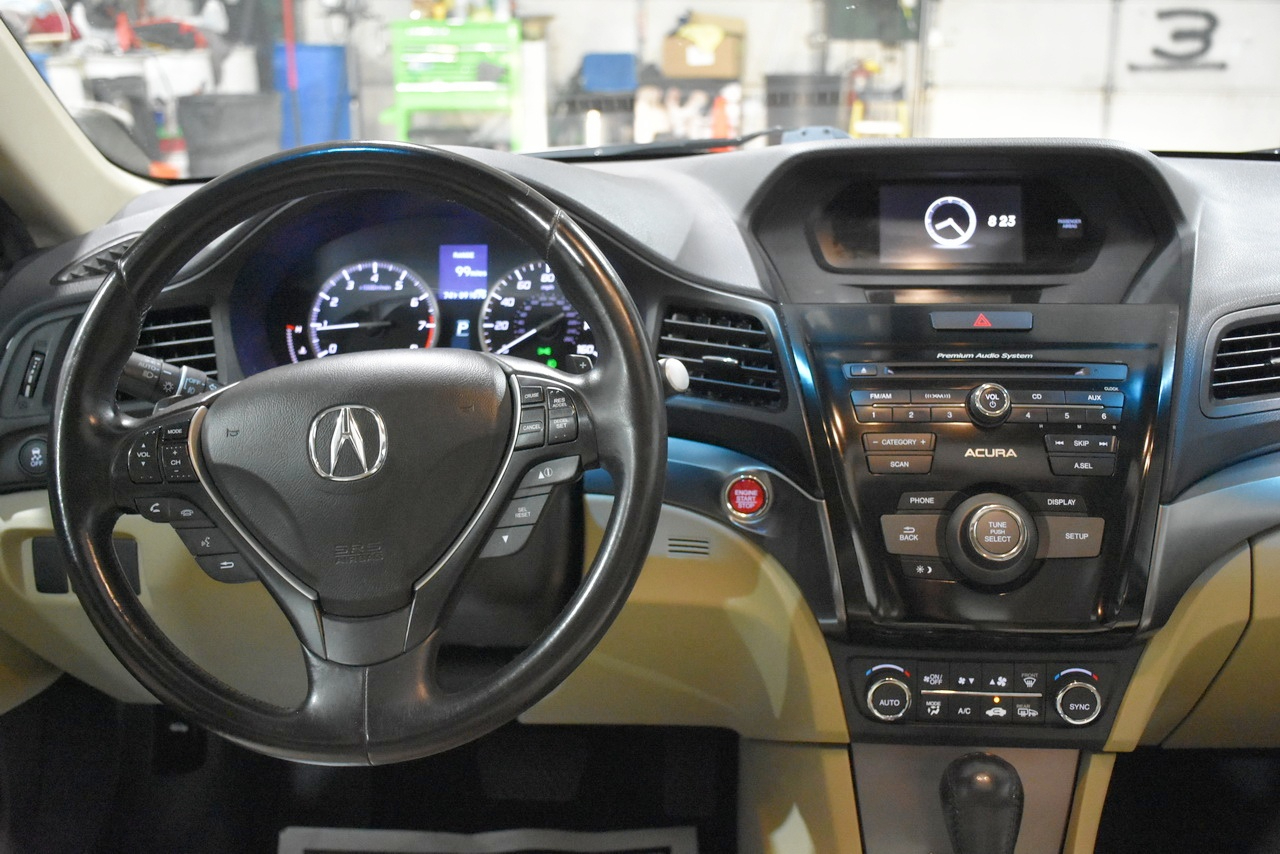 Acura ILX 5-Spd AT w/ Premium Package 2013 Acura ILX 5-Spd AT w/ Premium Package 2013