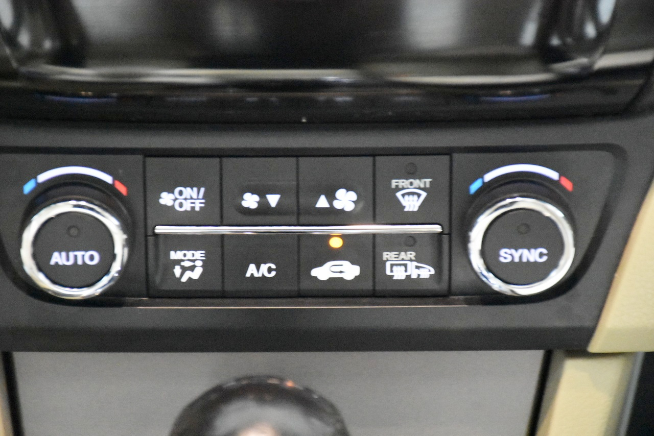 Acura ILX 5-Spd AT w/ Premium Package 2013 Acura ILX 5-Spd AT w/ Premium Package 2013