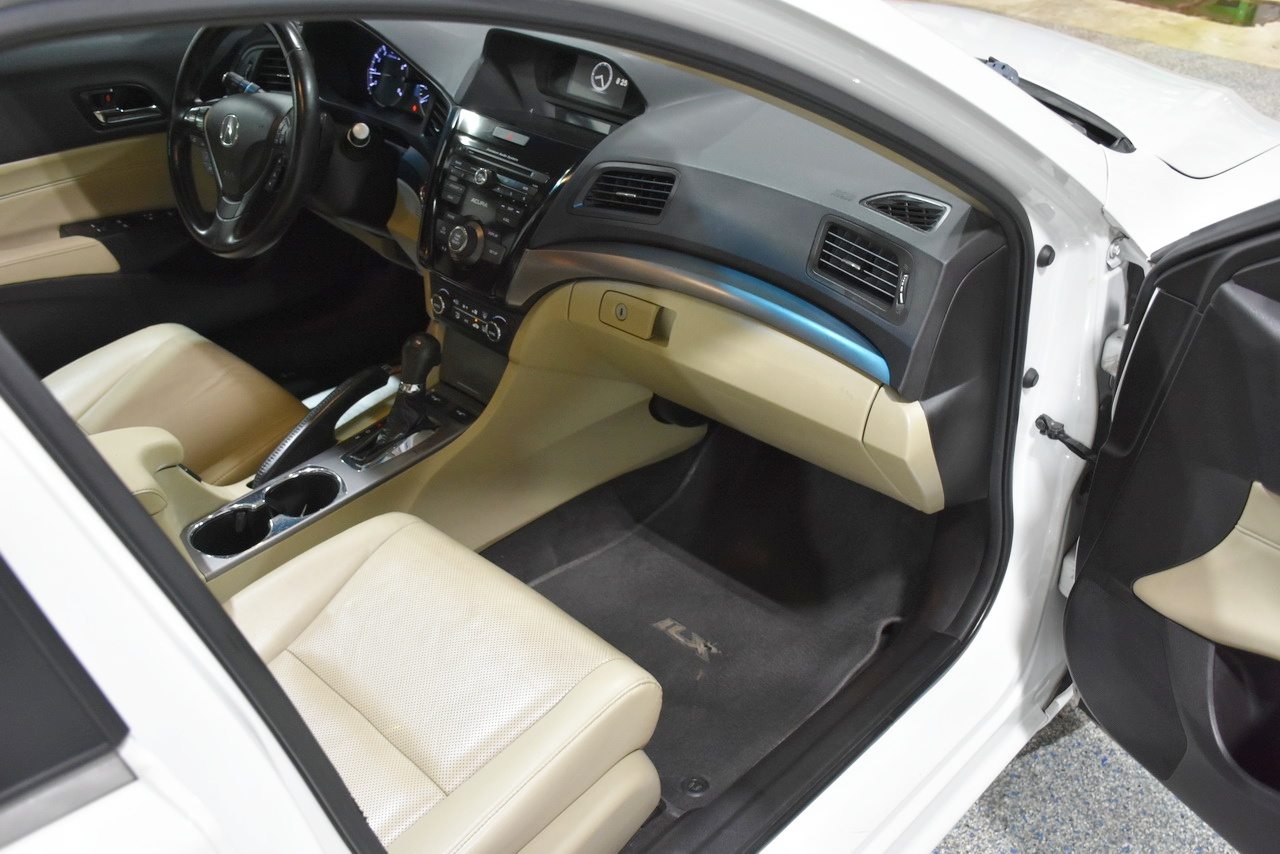 Acura ILX 5-Spd AT w/ Premium Package 2013 Acura ILX 5-Spd AT w/ Premium Package 2013