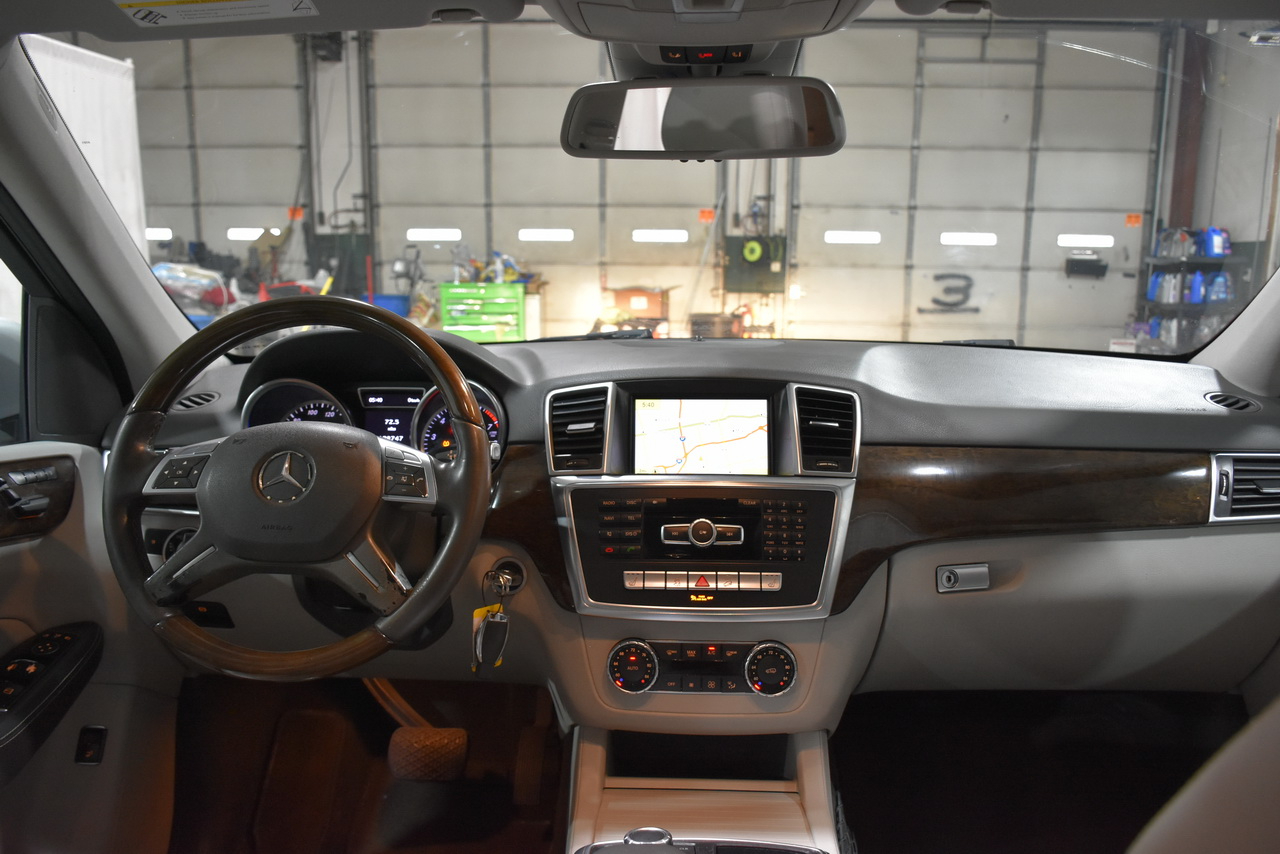Mercedes-Benz M-Class ML350 4MATIC 2012 Mercedes-Benz M-Class ML350 4MATIC 2012