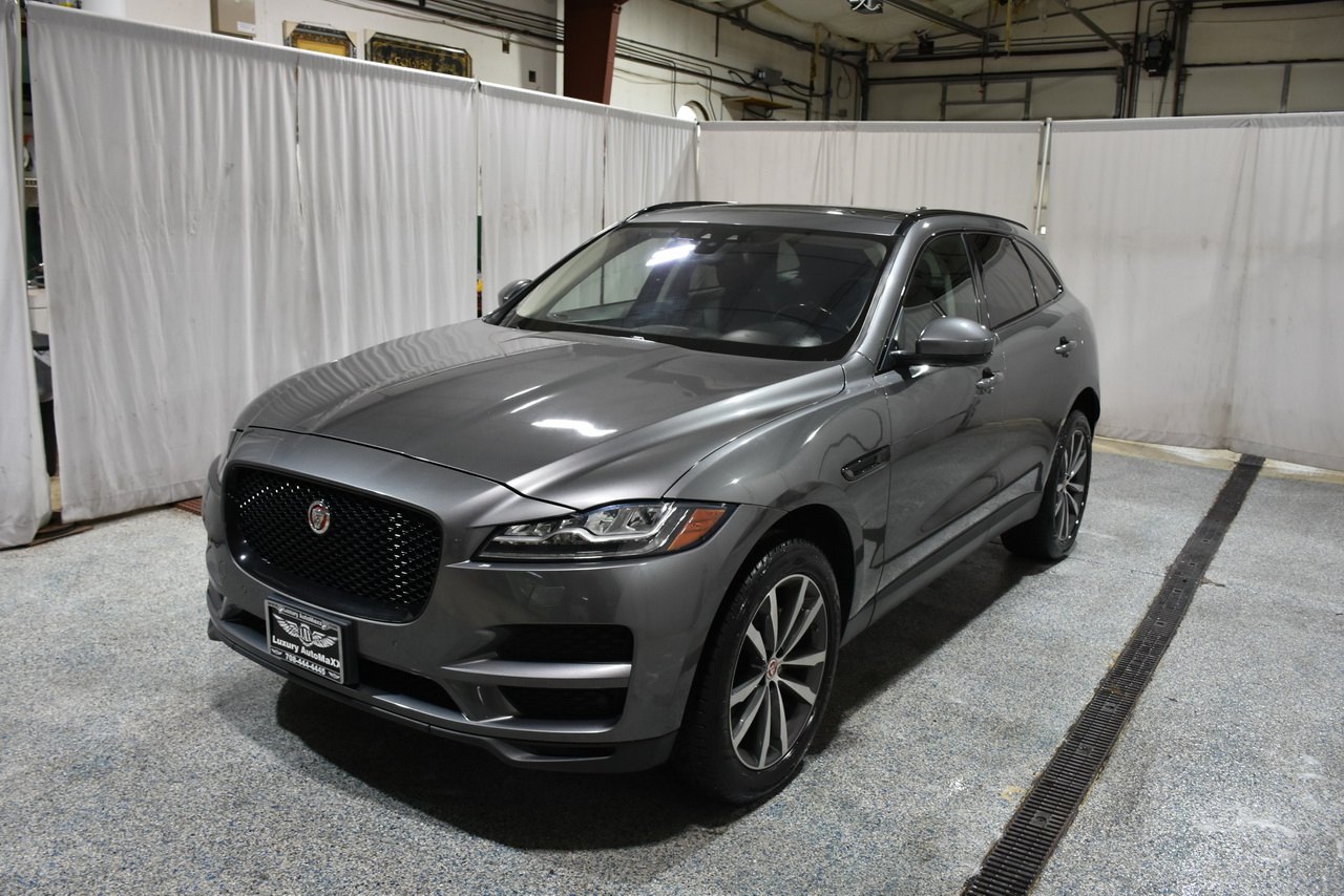 2018 Jaguar F-PACE Prestige photo 2