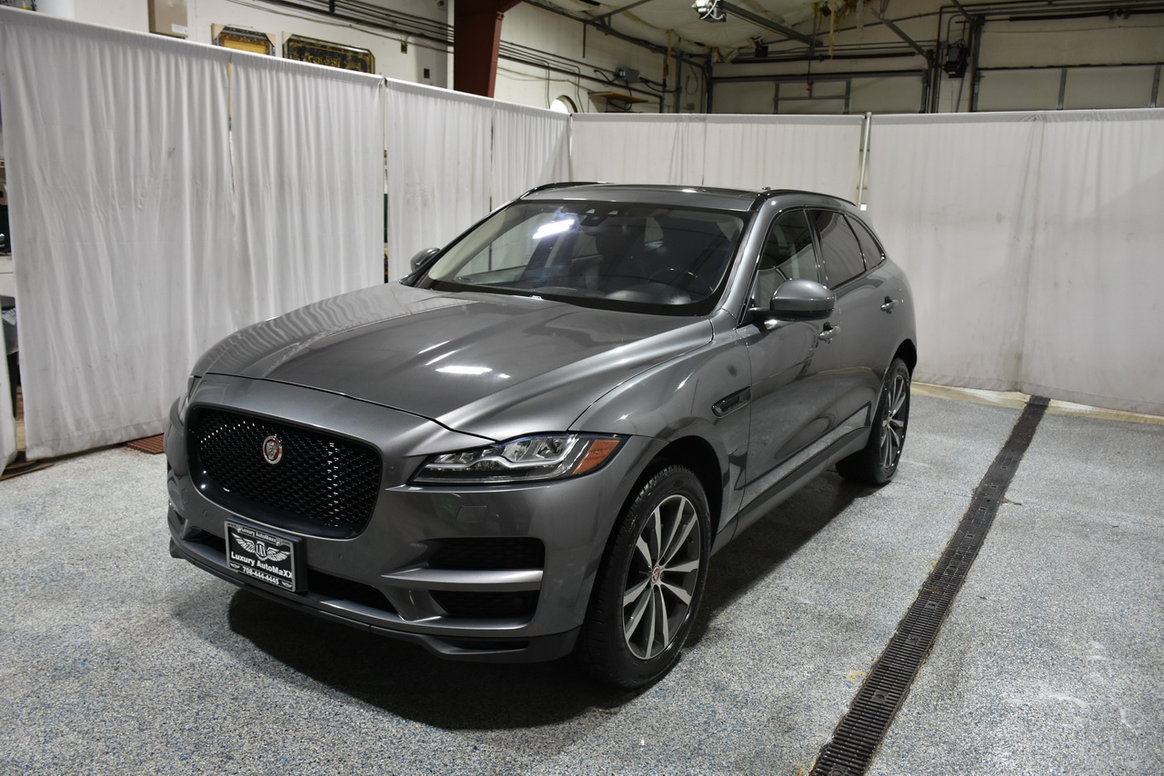 2018 Jaguar F-PACE Prestige photo 3