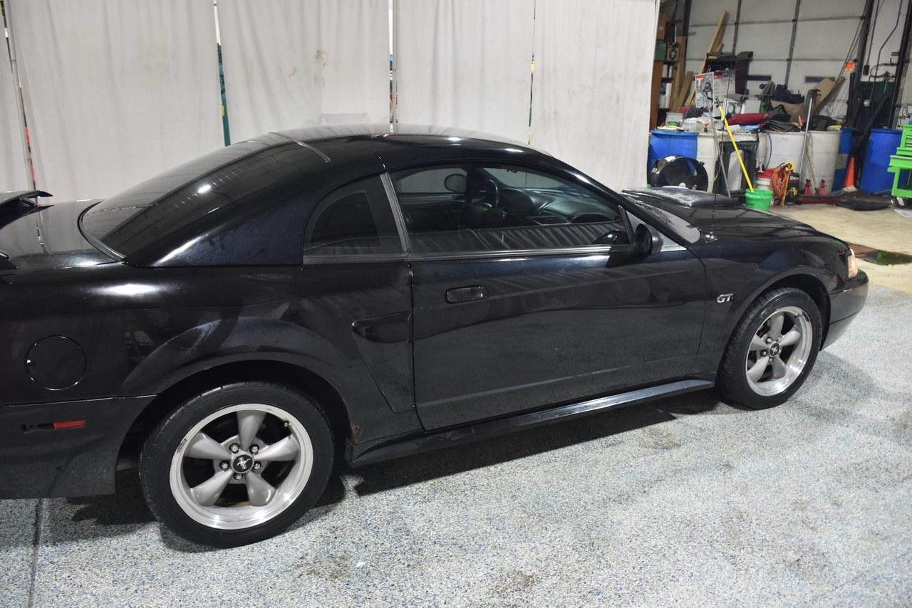 Ford Mustang GT Deluxe Coupe 2002