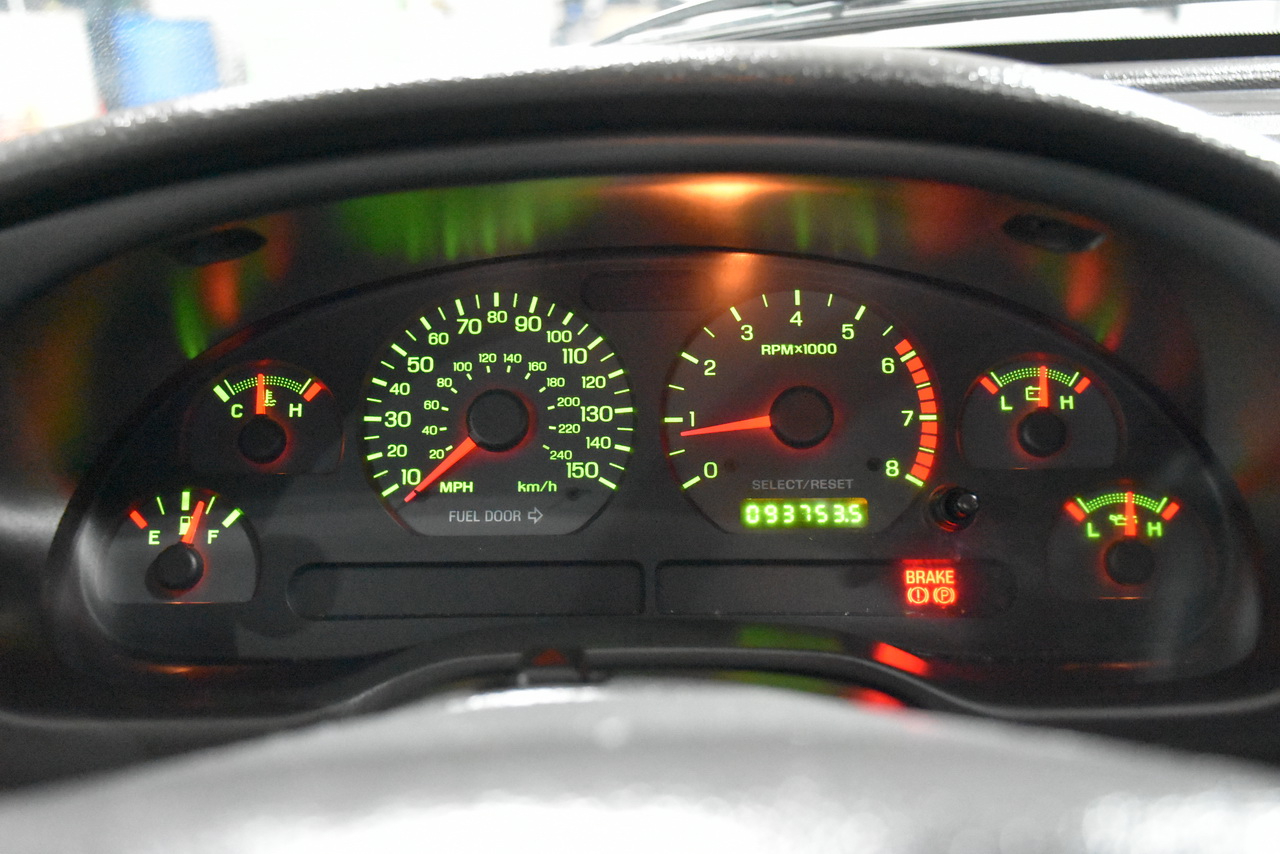 Ford Mustang GT Deluxe Coupe 2002