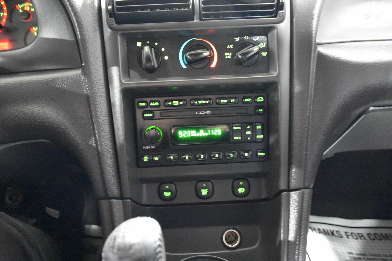 Ford Mustang GT Deluxe Coupe 2002