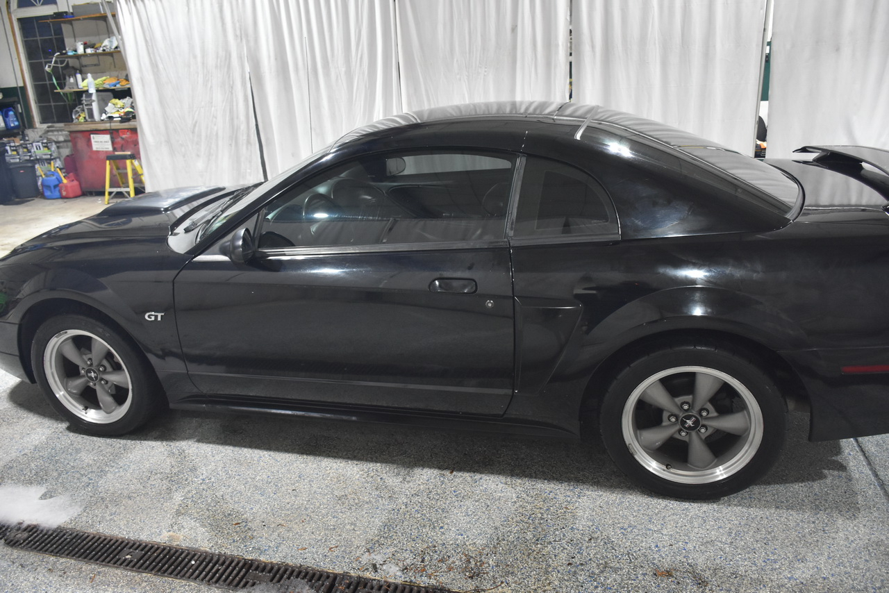Ford Mustang GT Deluxe Coupe 2002