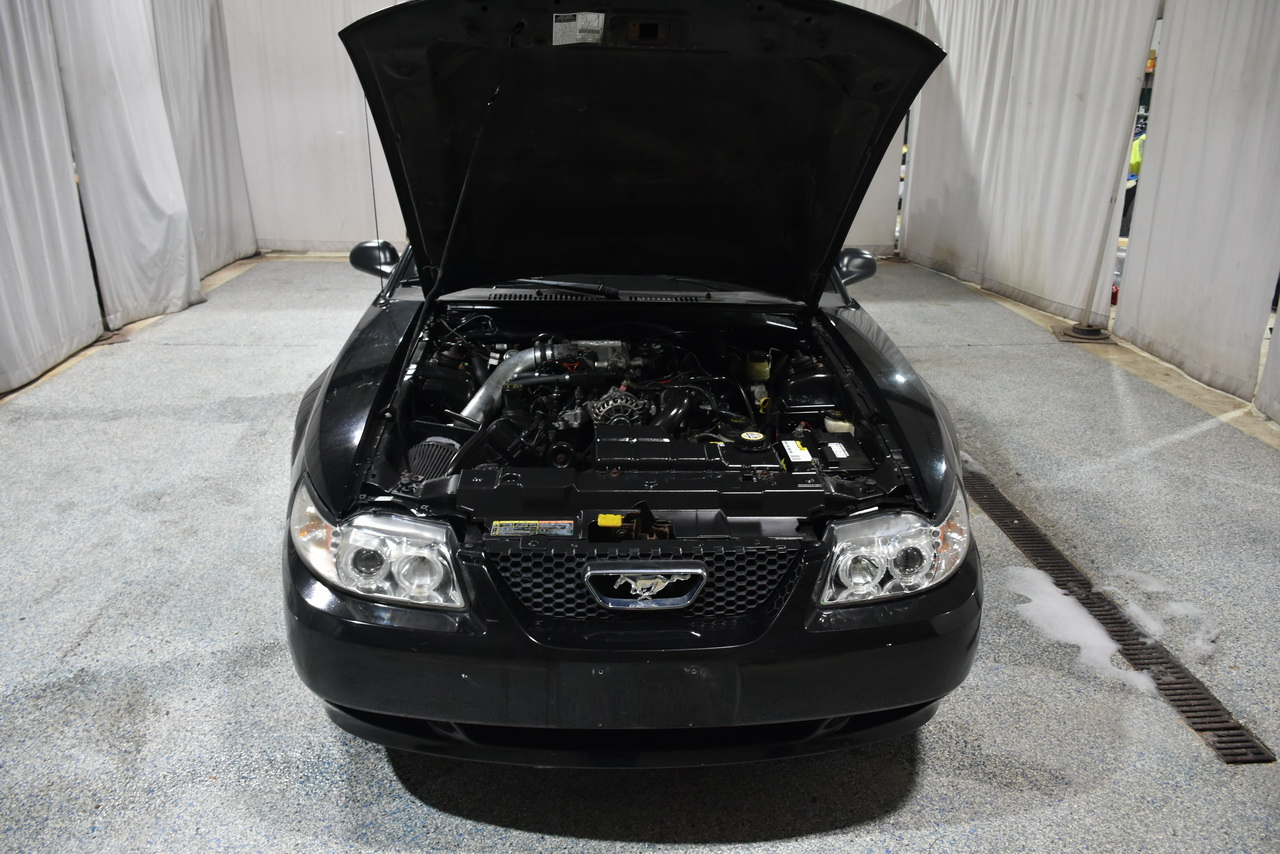 Ford Mustang GT Deluxe Coupe 2002