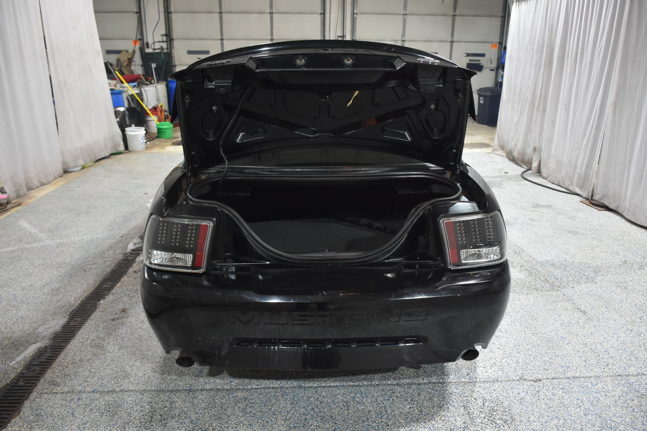 Ford Mustang GT Deluxe Coupe 2002