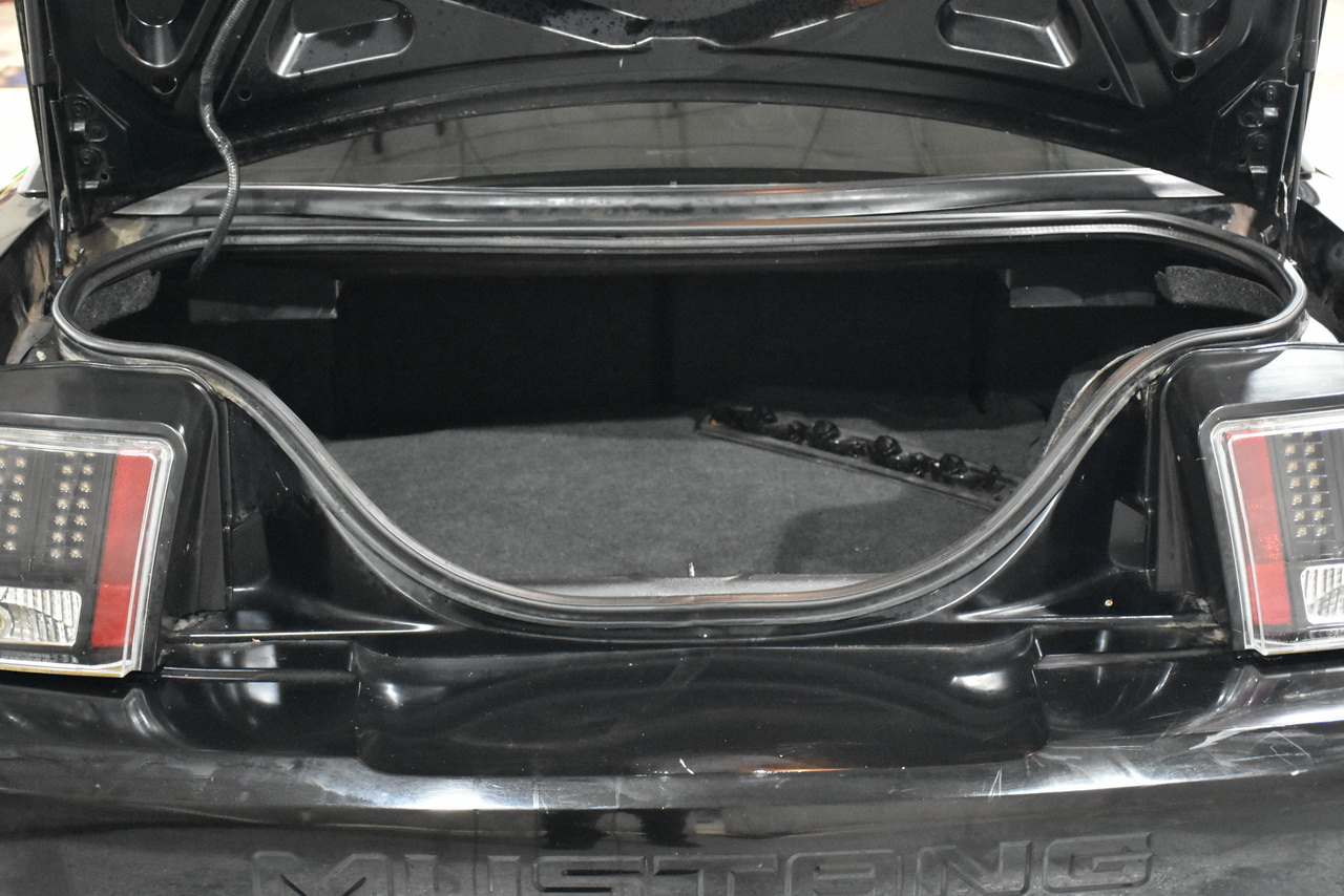 Ford Mustang GT Deluxe Coupe 2002