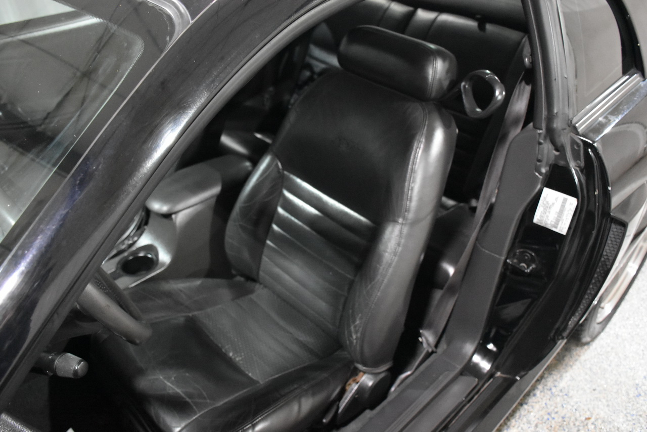 Ford Mustang GT Deluxe Coupe 2002