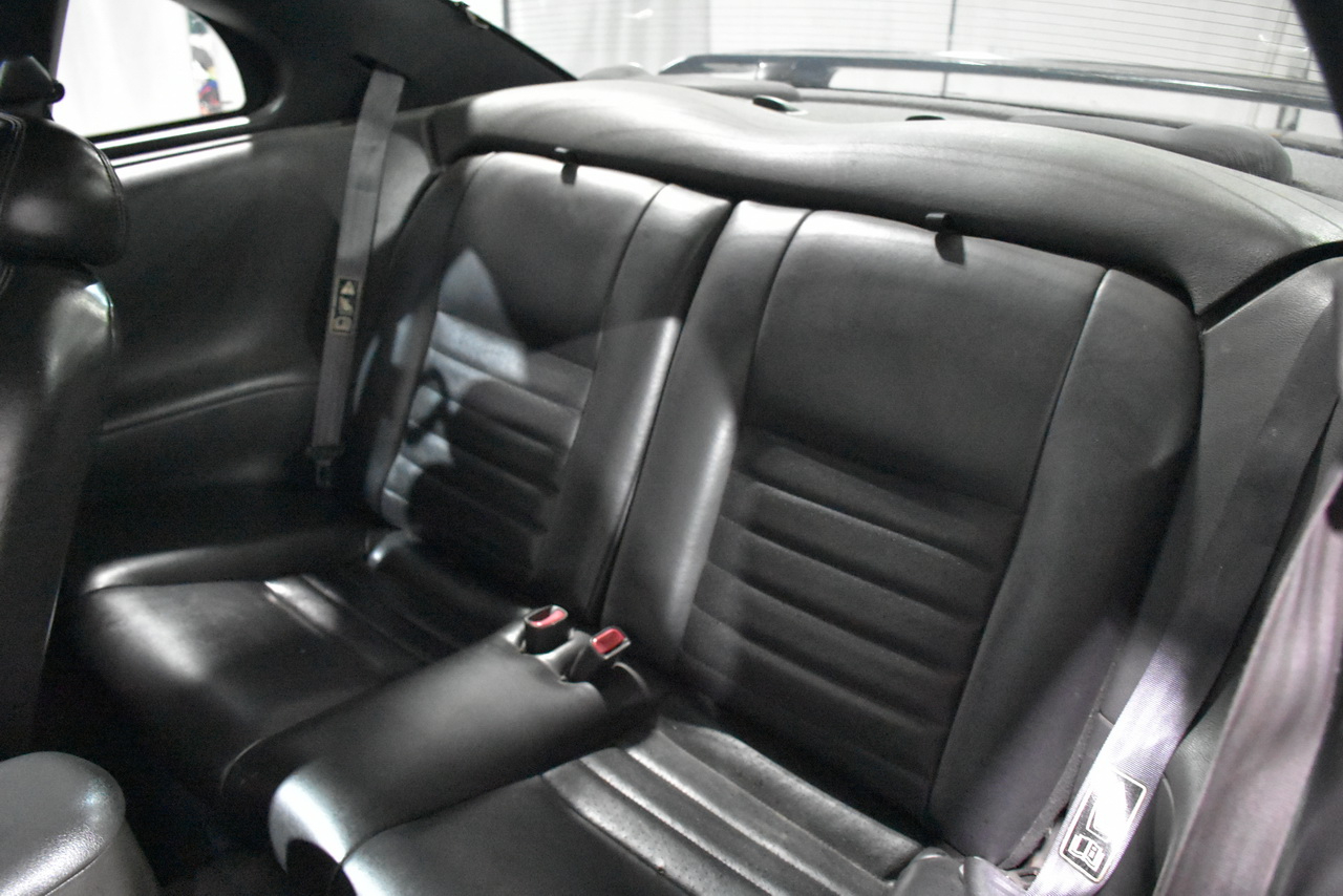 Ford Mustang GT Deluxe Coupe 2002