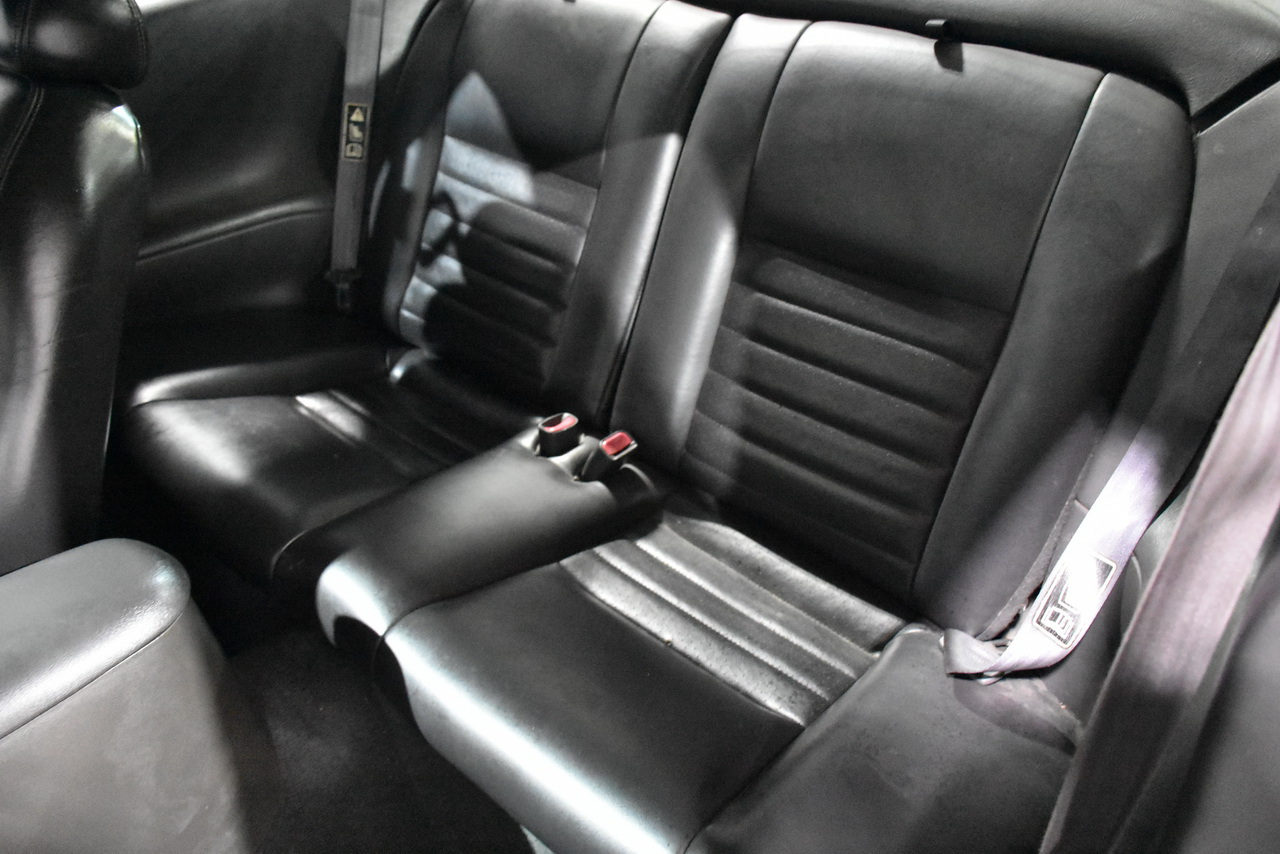 Ford Mustang GT Deluxe Coupe 2002