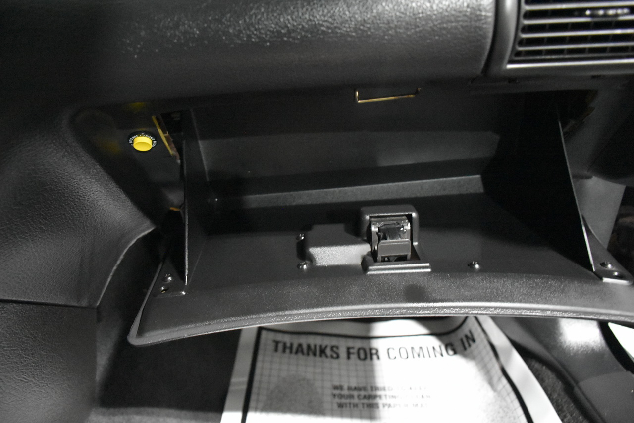 Ford Mustang GT Deluxe Coupe 2002