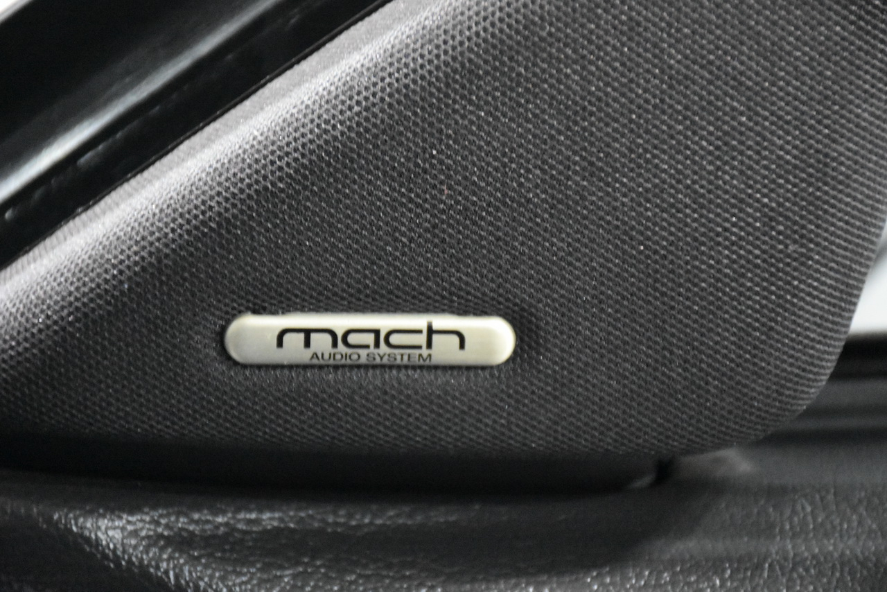 Ford Mustang GT Deluxe Coupe 2002