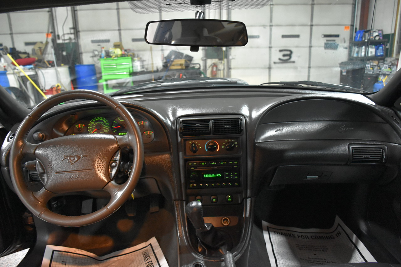 Ford Mustang GT Deluxe Coupe 2002