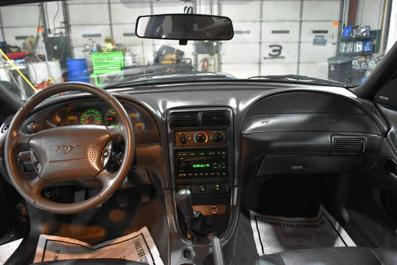 Ford Mustang GT Deluxe Coupe 2002