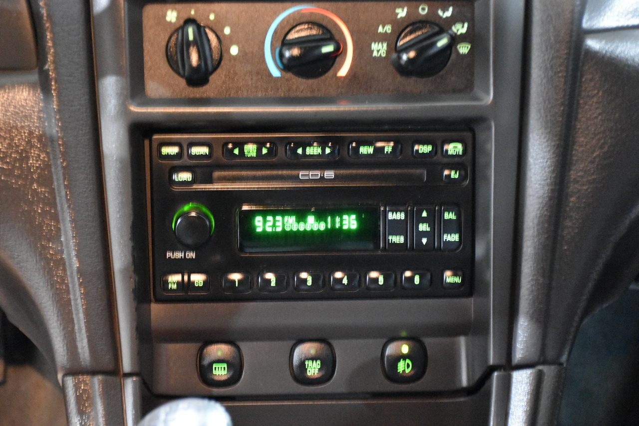 Ford Mustang GT Deluxe Coupe 2002