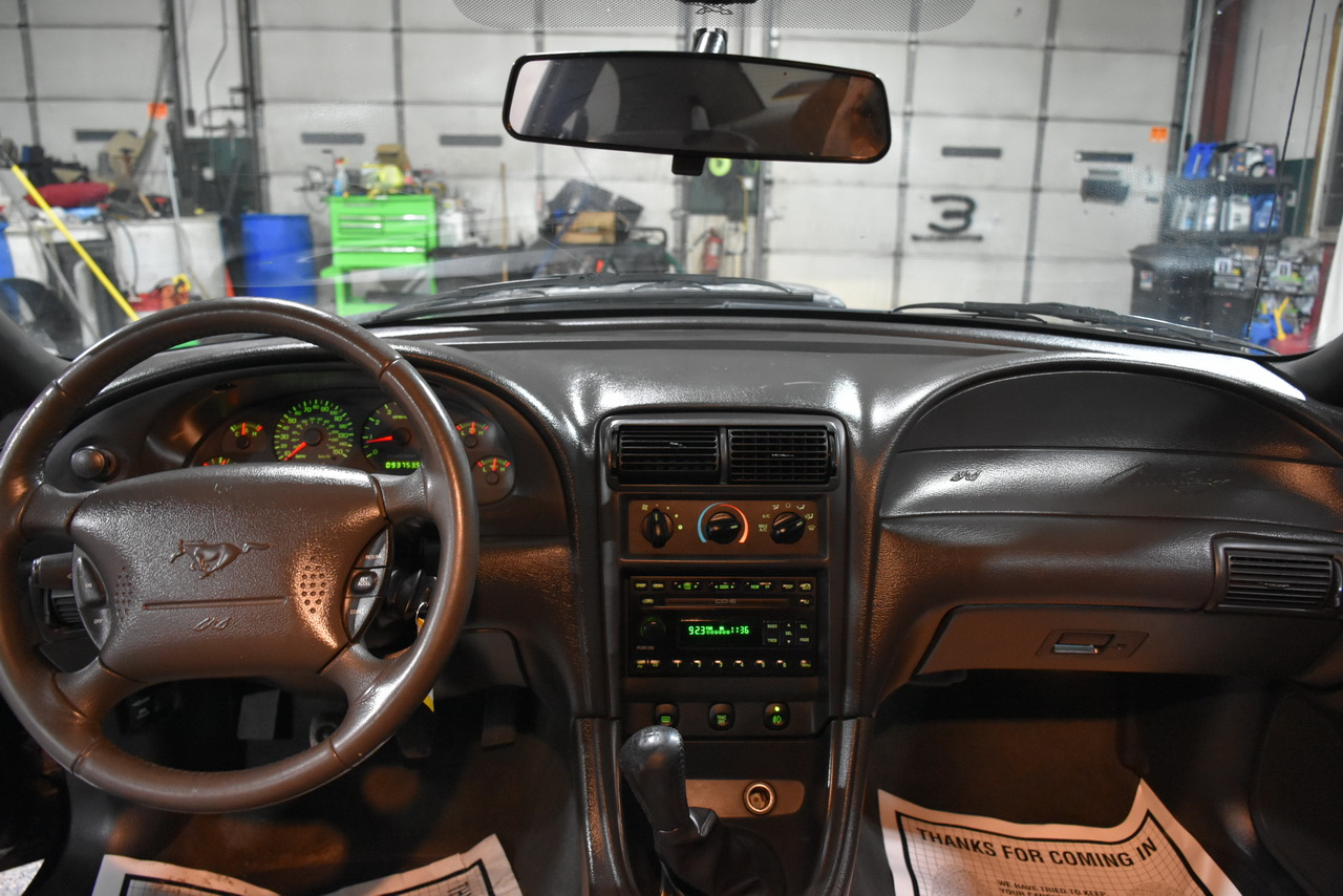 Ford Mustang GT Deluxe Coupe 2002