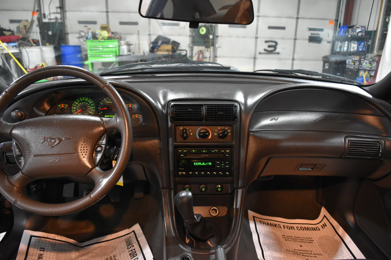 Ford Mustang GT Deluxe Coupe 2002