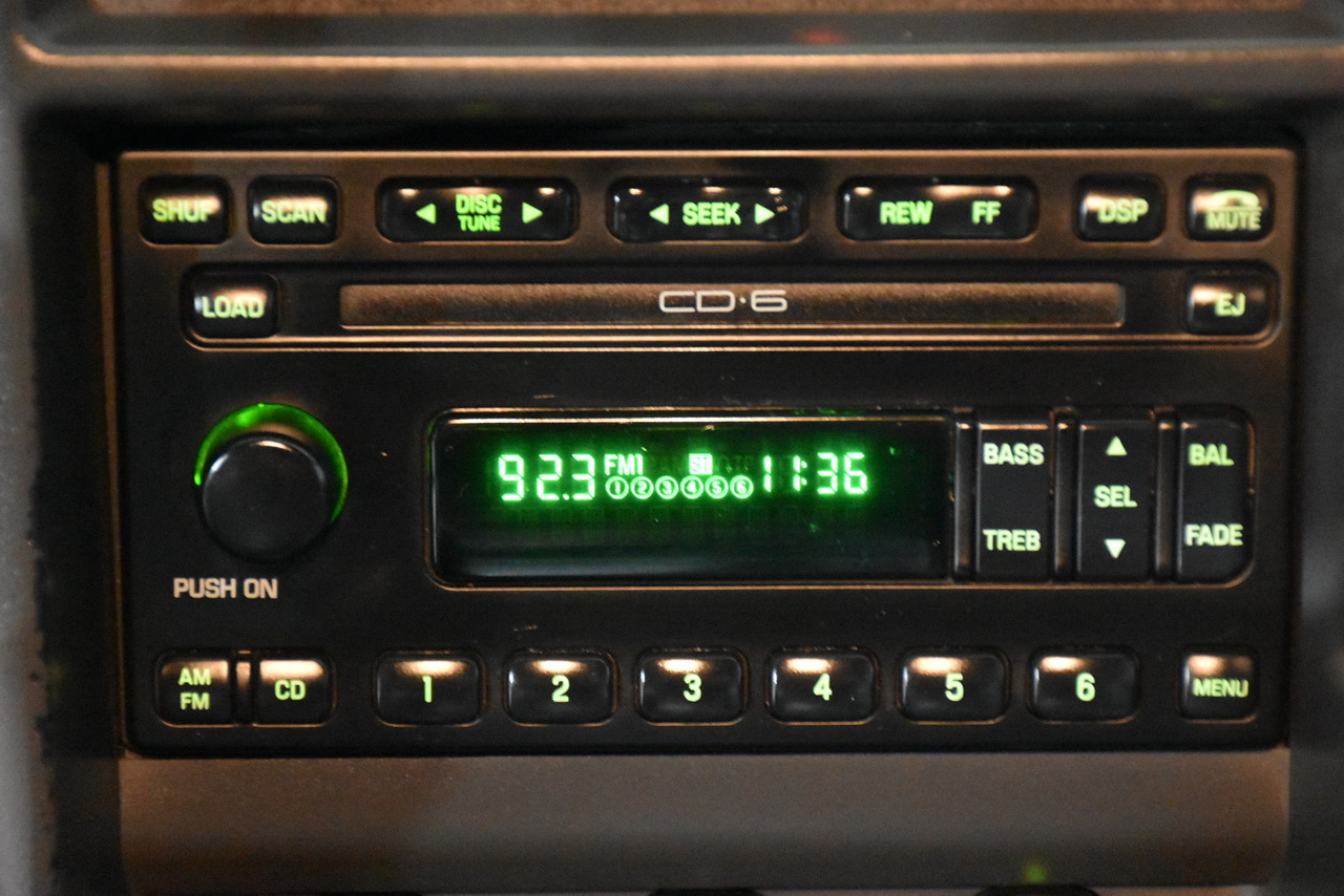 Ford Mustang GT Deluxe Coupe 2002