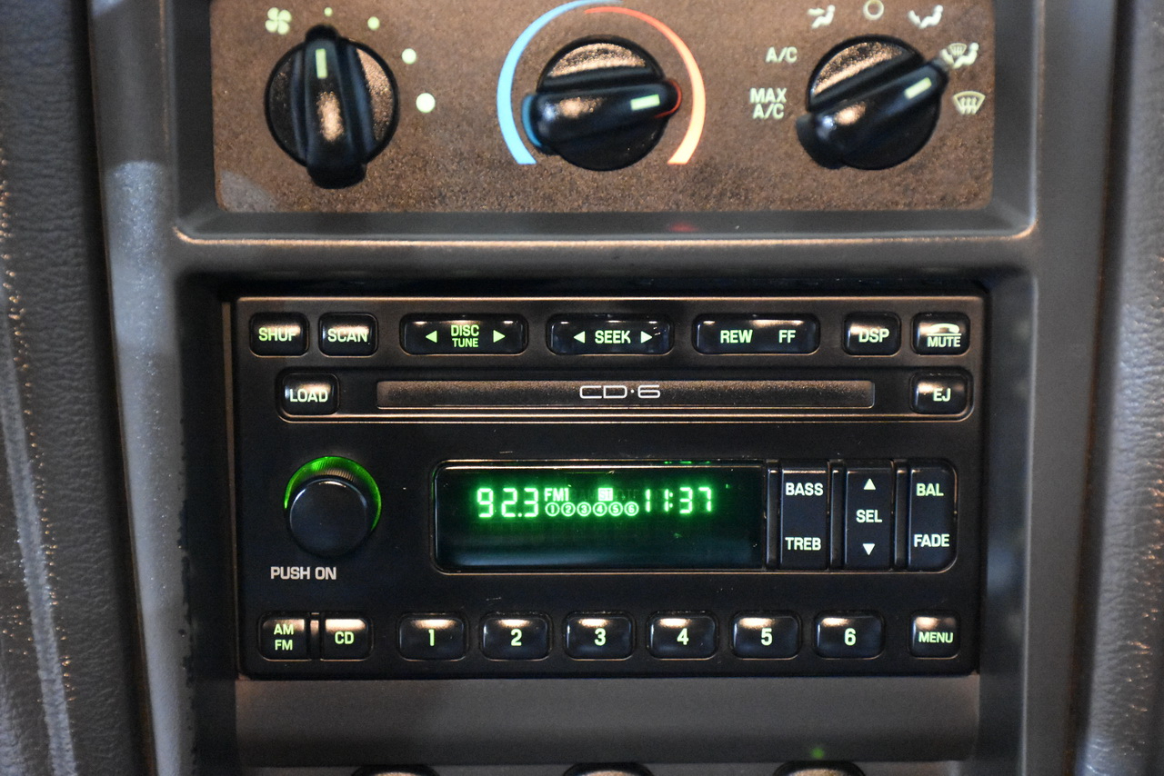 Ford Mustang GT Deluxe Coupe 2002