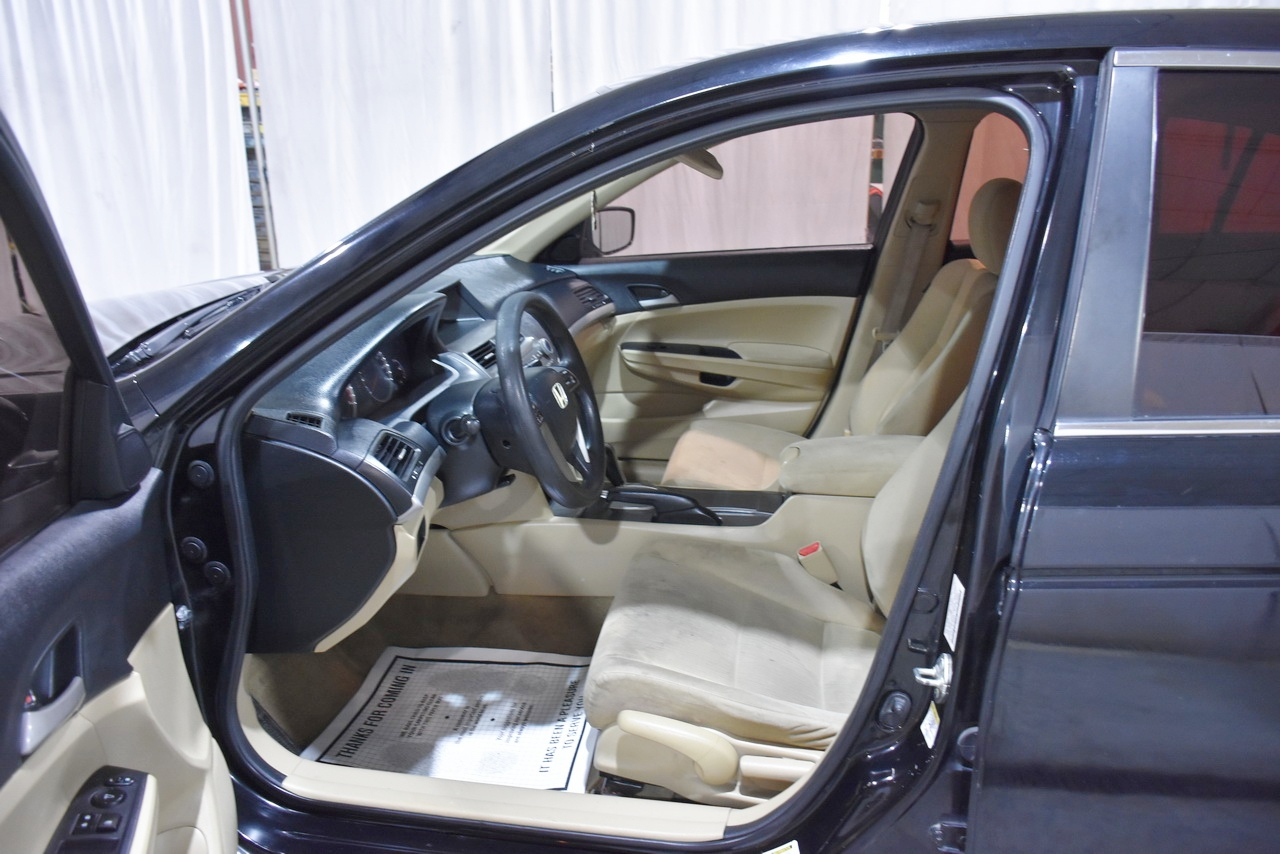 Honda Accord LX sedan AT 2012