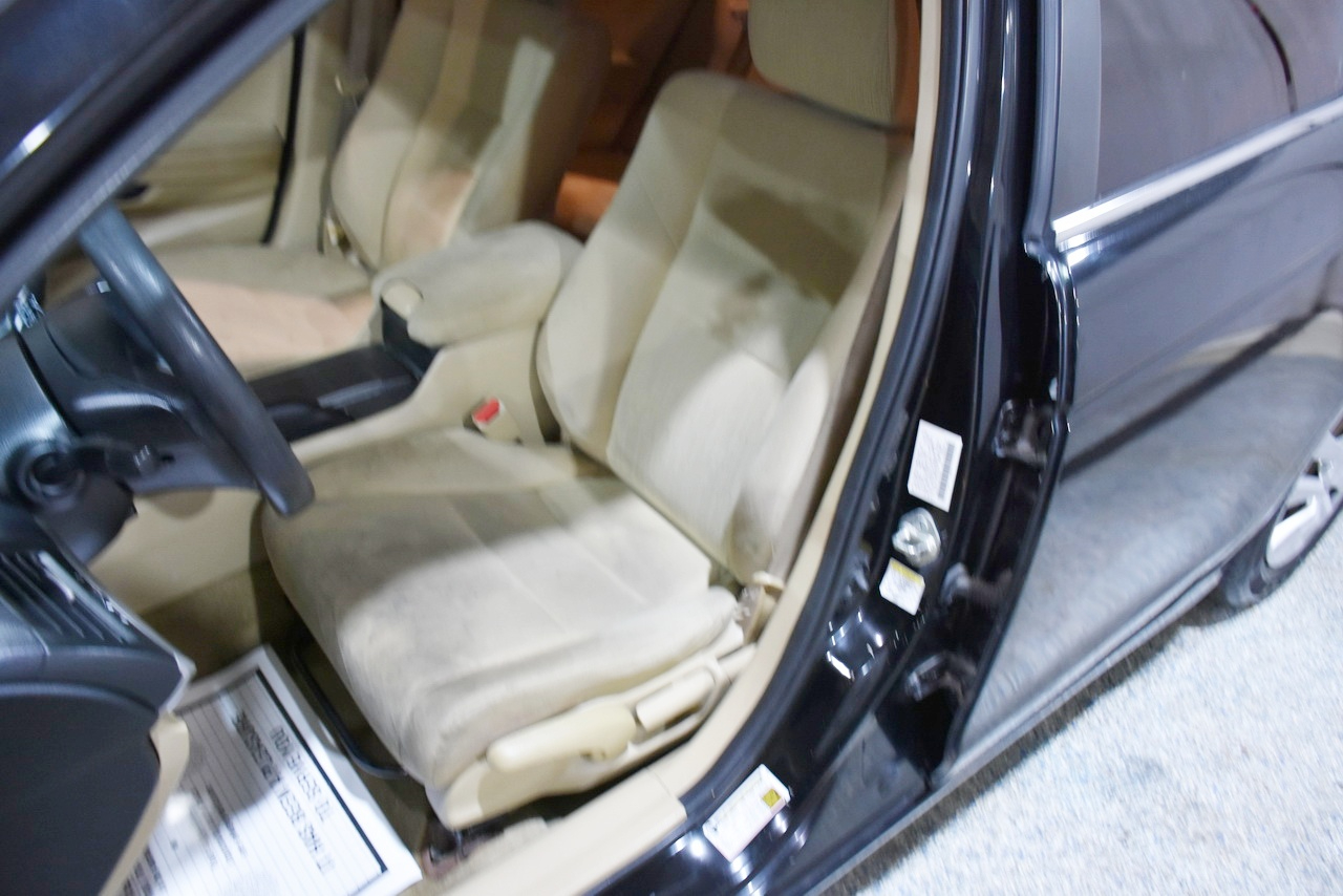 Honda Accord LX sedan AT 2012